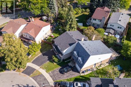 6 WHEATON GROVE, Toronto (eglinton East), Ontario M1J 3L5, Canada