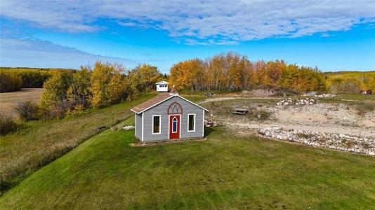 11 ERICKSON DRIVE, Onanole, Manitoba R0J 1N0, Canada