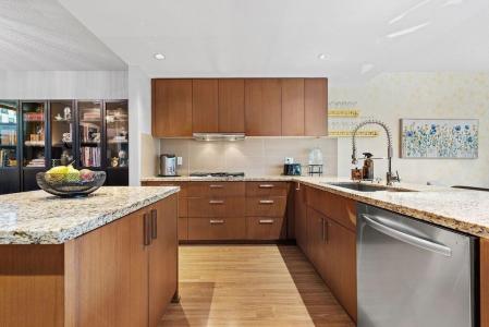 1155 THE HIGH STREET, Coquitlam, Columbia Britannica V3B 7W4, Canada