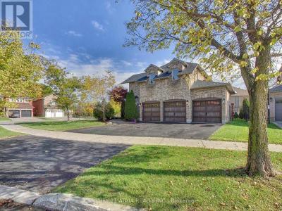 2 WHALEN COURT, Richmond Hill (westbrook), Ontario L4C 9T5, Canadá
