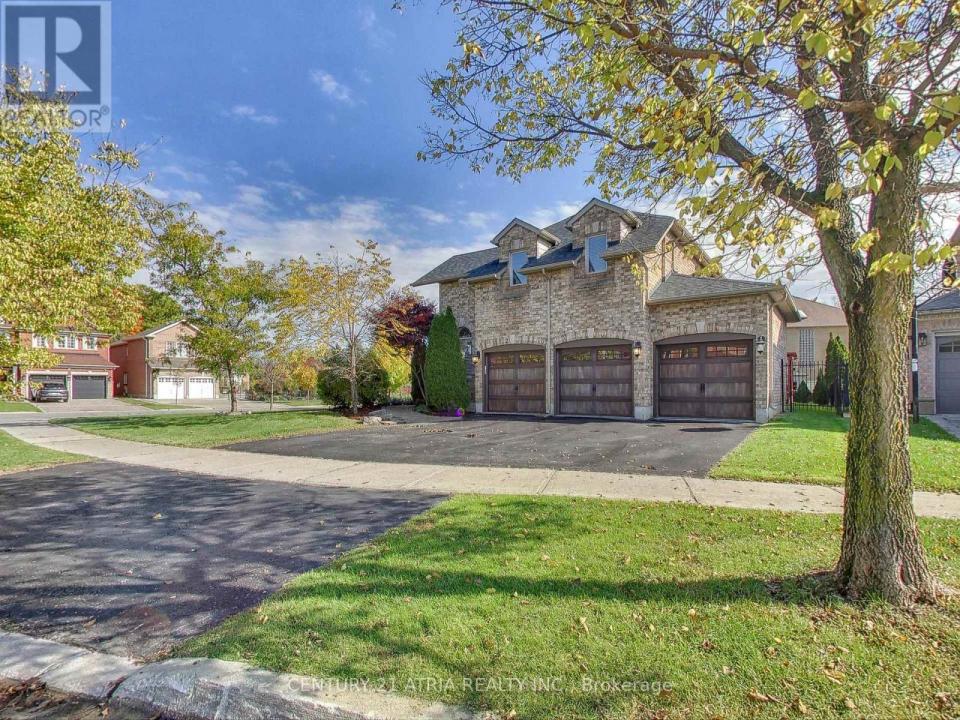 2 WHALEN COURT, Richmond Hill (westbrook), Ontario L4C 9T5, Canada