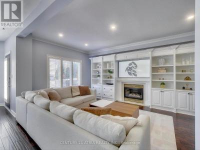 2 WHALEN COURT, Richmond Hill (westbrook), Ontario L4C 9T5, Canada