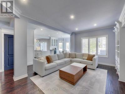 2 WHALEN COURT, Richmond Hill (westbrook), Ontario L4C 9T5, Canada