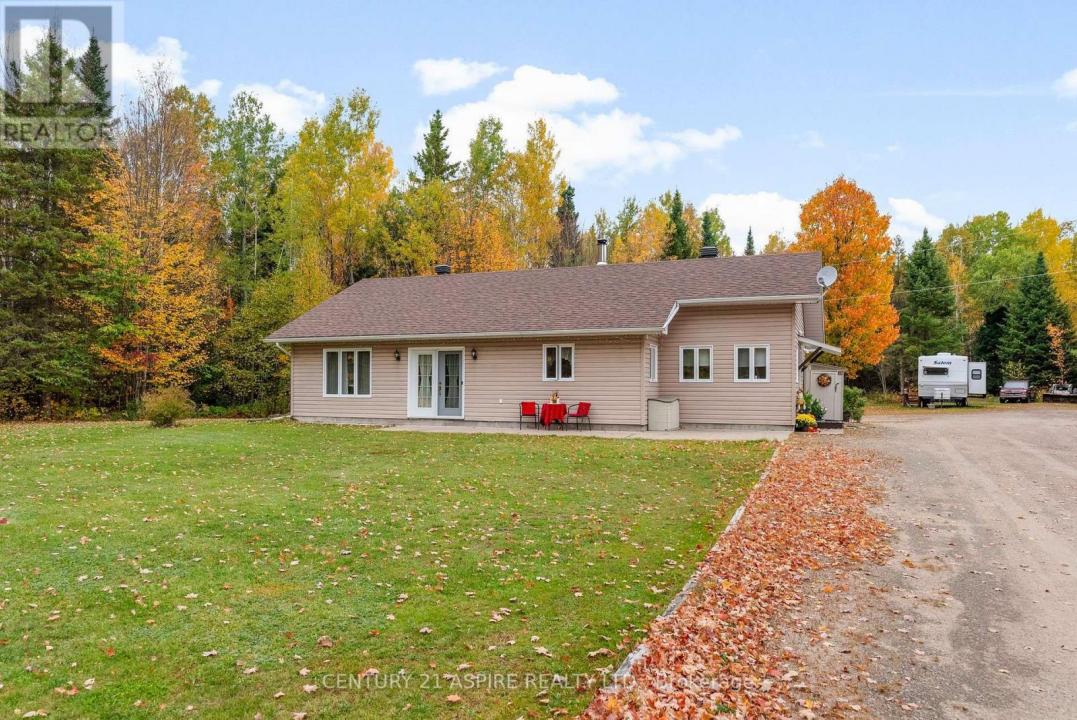 33 MICKS ROAD, Madawaska Valley, Ontario K0J 1L0, CANADÁ