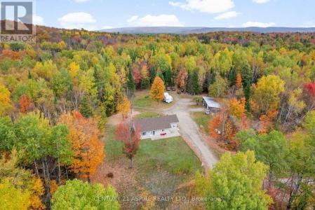 33 MICKS ROAD, Madawaska Valley, Ontario K0J 1L0, CANADÁ