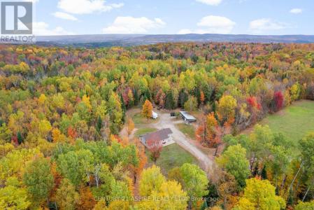 33 MICKS ROAD, Madawaska Valley, Ontario K0J 1L0, CANADÁ