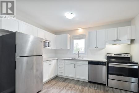 217 MARTINET AVENUE, London East (east I), אונטריו N5V 4P5, קנדה 