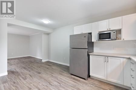 217 MARTINET AVENUE, London East (east I), אונטריו N5V 4P5, קנדה 