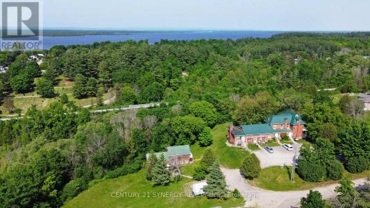 180 RIVER ROAD, Mcnab/braeside, Ontario K7S 1R4, CANADÁ