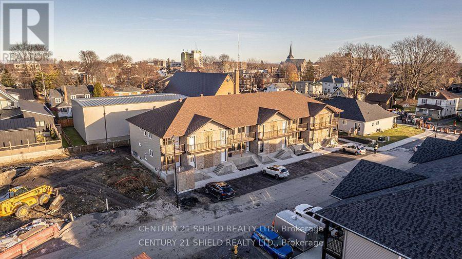 301 KOOIMAN AVENUE, Cornwall, Ontario K6J 0C4, Canadá