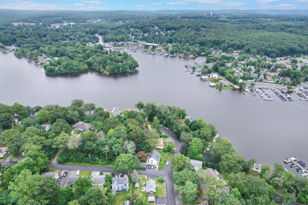 8 BLANCHE DR, Lake Hopatcong, New Jersey 07849