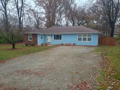 6916 Triangle Dr, Louisville, Kentucky 40214, USA