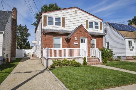 9 Court Street, Elmont, New York 11003, Amerika Birleşik Devletleri