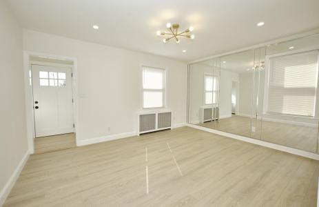 9 Court Street, Elmont, New York 11003, Amerika Birleşik Devletleri