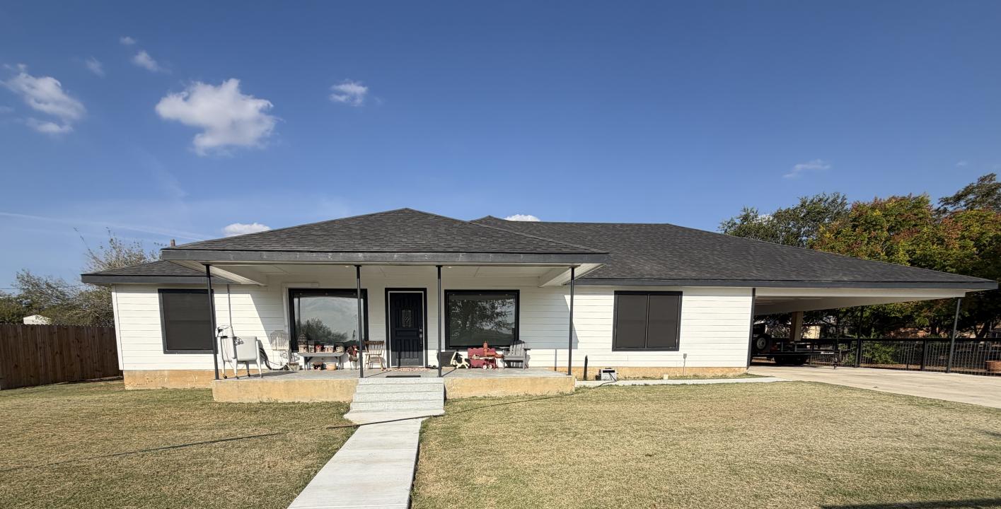 1116 S 2nd St, Floresville, Texas 78114