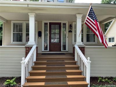 216 Woodside Road, RoyalOak, Michigan 48073, USA