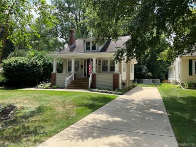 216 Woodside Road, RoyalOak, Michigan 48073, USA