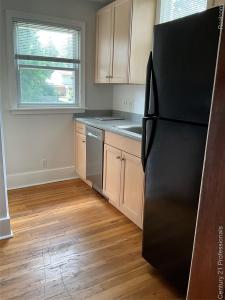 216 Woodside Road, RoyalOak, Michigan 48073, USA