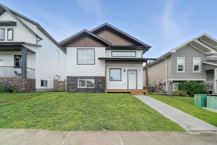 84 REYNOLDS ROAD, Sylvan Lake, Alberta T4S 0L8, Kanada