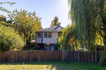 533 BADEN POWELL ST, Ladysmith, British Columbia V9G 1T4, Canada