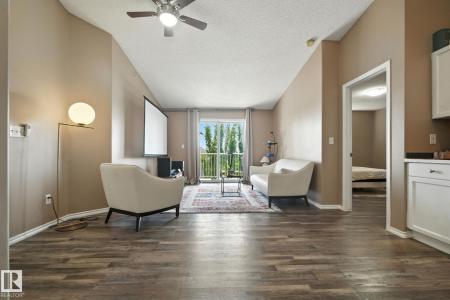 9525 162 AVENUE NW, Edmonton, Alberta T5Z 3V2, Canada