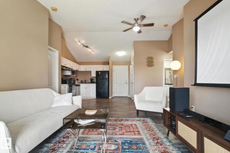 9525 162 AVENUE NW, Edmonton, Alberta T5Z 3V2, Canada