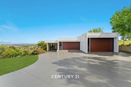 10 Panoramic Terrace, Berwick, VIC 3806, Australia