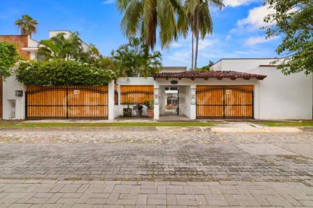Flamingos 142,, Puerto Vallarta, Jalisco 48354, México