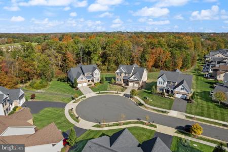 4355 Gravely Meadow Court, Haymarket, Wirginia 20169, USA