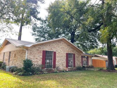 201 Pine Forest, Wake Village, Texas 75501, Estados Unidos