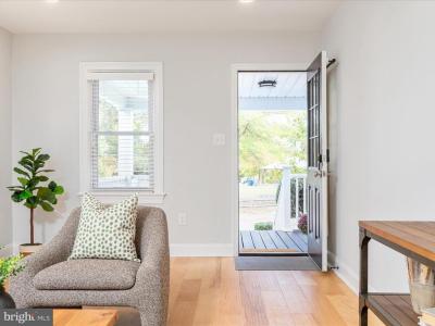 112 S Barton Street, Arlington, Virginia 22204, USA