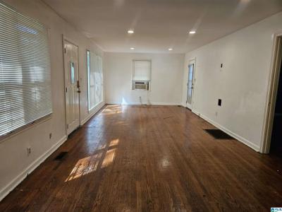 654 Maple Street, Fairfield, Alabama 35064, Estados Unidos