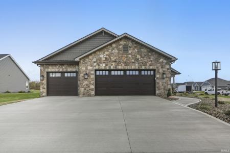 2002 Bogey Court, Auburn, 印第安納州 46706-8800, 美國