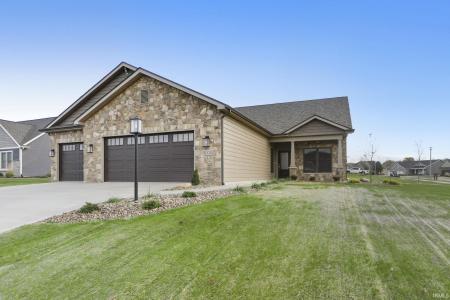 2002 Bogey Court, Auburn, 印第安納州 46706-8800, 美國