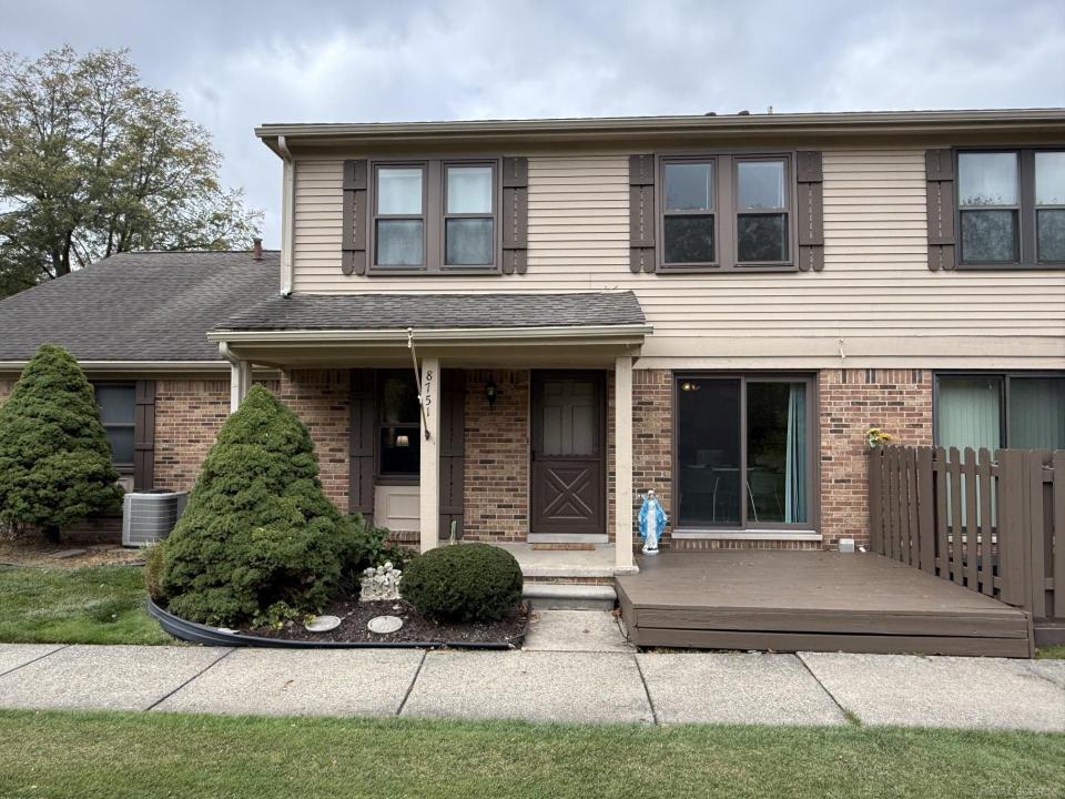 8751 Forest, Warren, Michigan 48093, Estados Unidos