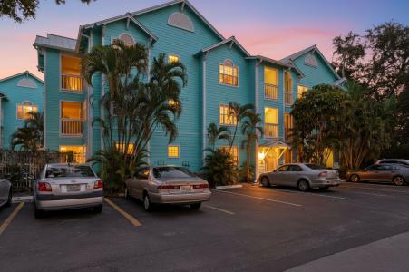 3002 Cleveland St # E10, Tampa, Florida 33609, USA