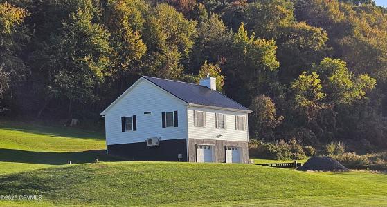 294 Mountain, Catawissa, Pennsylvania 17820, USA