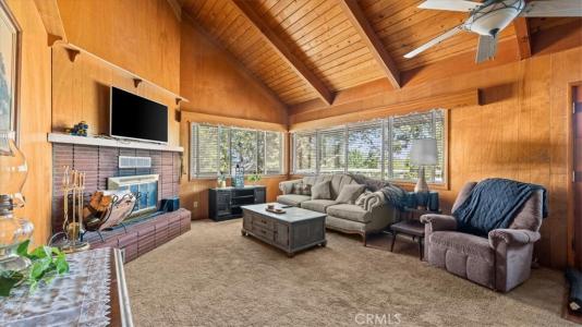 646 Arth Drive, Crestline, California 92325, Estados Unidos