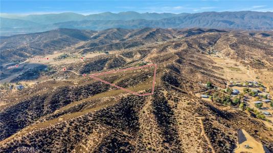 111 Starlight Dr., Hesperia, Kalifornia 92345, USA