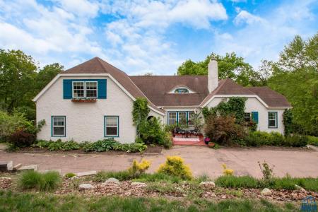 2000 Plum Creek Road, Sioux City, Iowa 51103