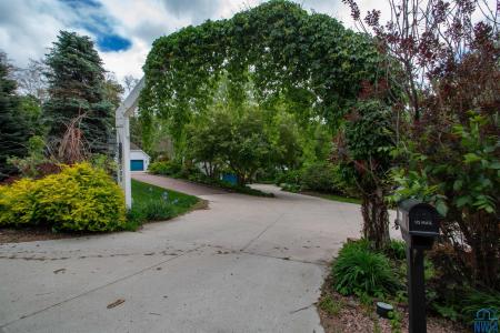 2000 Plum Creek Road, Sioux City, Iowa 51103