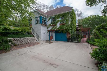 2000 Plum Creek Road, Sioux City, Iowa 51103