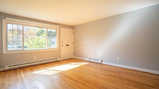 24 Coburn Circle, Newington, Connecticut 06111, Amerika Birleşik Devletleri