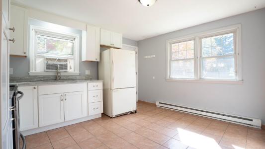 24 Coburn Circle, Newington, Connecticut 06111, Amerika Birleşik Devletleri