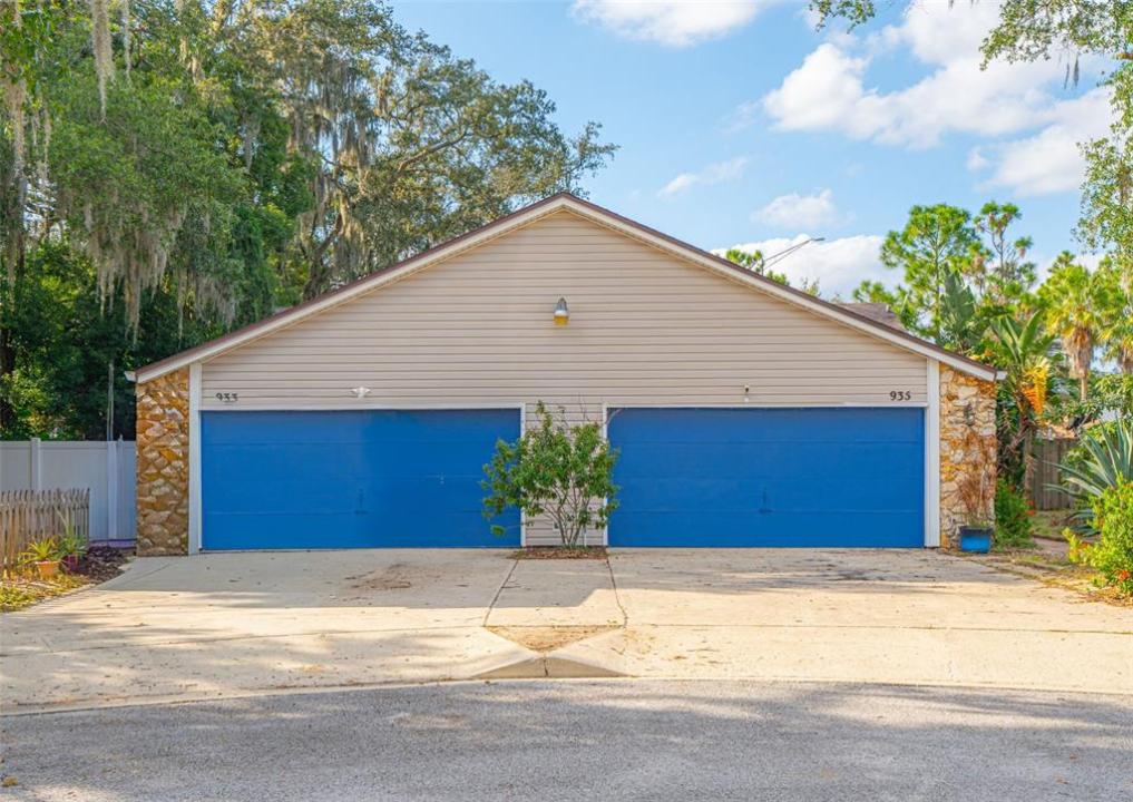 933 and 935 Robinhood Court, Maitland, Florida 32751