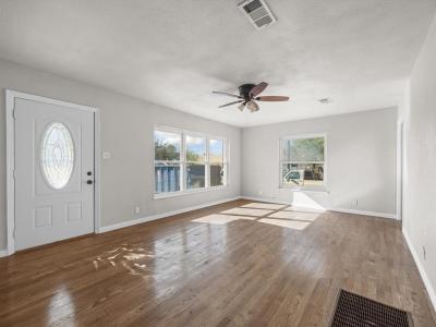 206 E Belknap Street, Ennis, 德克薩斯州 75119, 美國