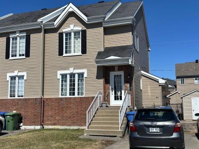 48-48A  Rue Blériot, Lachute, Quebec J8H 0L3, Kanada