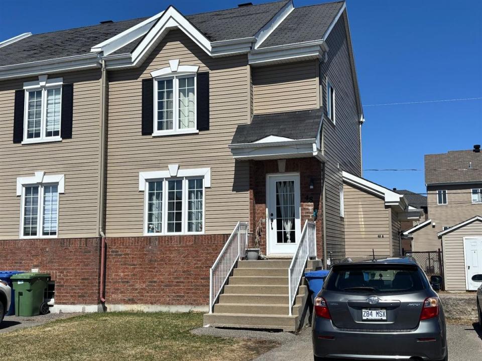 48-48A Rue Blériot, Lachute, Quebec J8H 0L3, Kanada