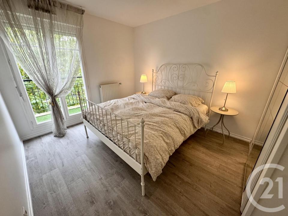 Serris, Isla De Francia 77700, Francia