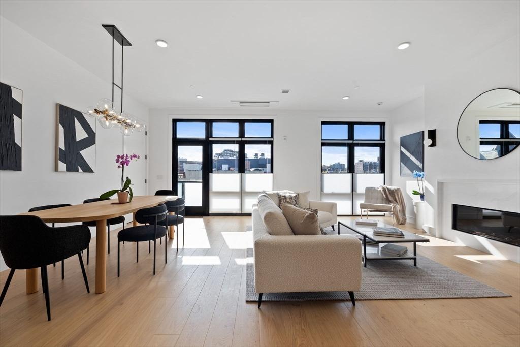 14 Green Street , #PH1, Brookline, Massachusetts 02446, Stati Uniti